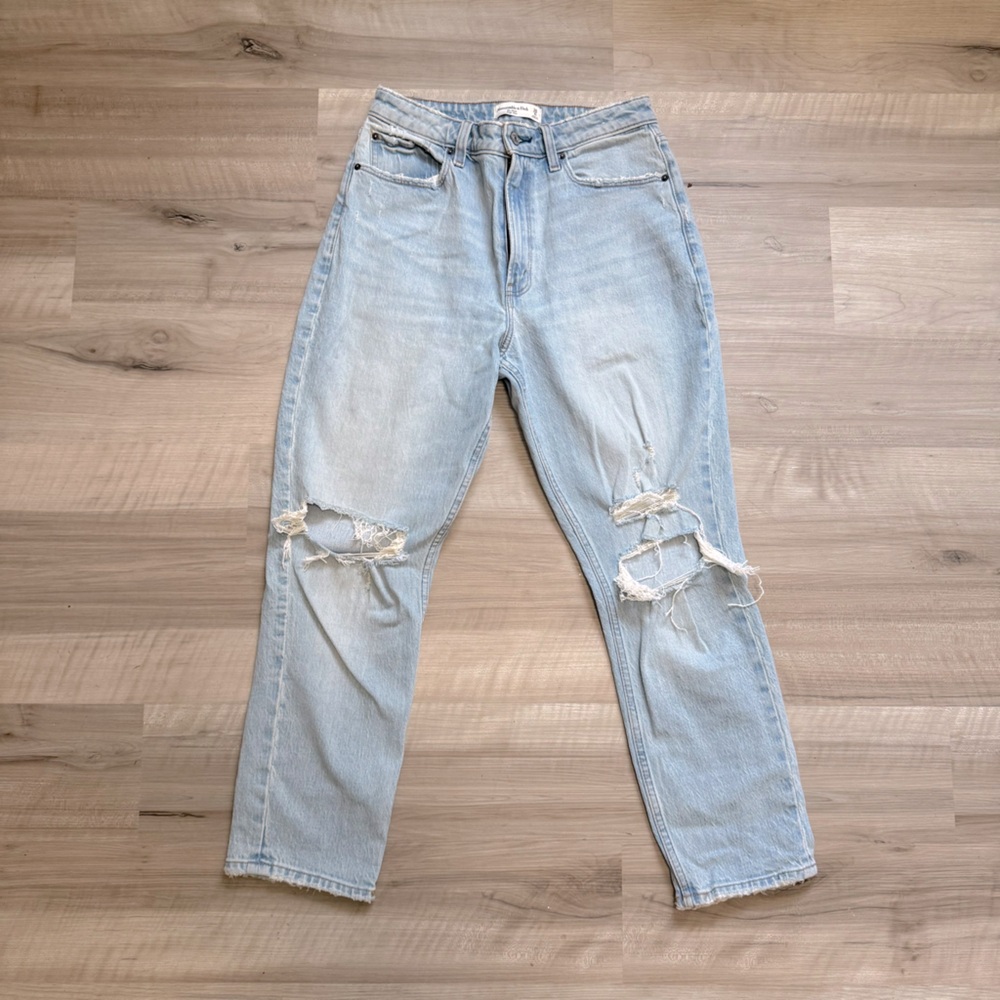 $100 Abercrombie & Fitch The Mom High Rise Curve Love Distressed Light Was Jeans